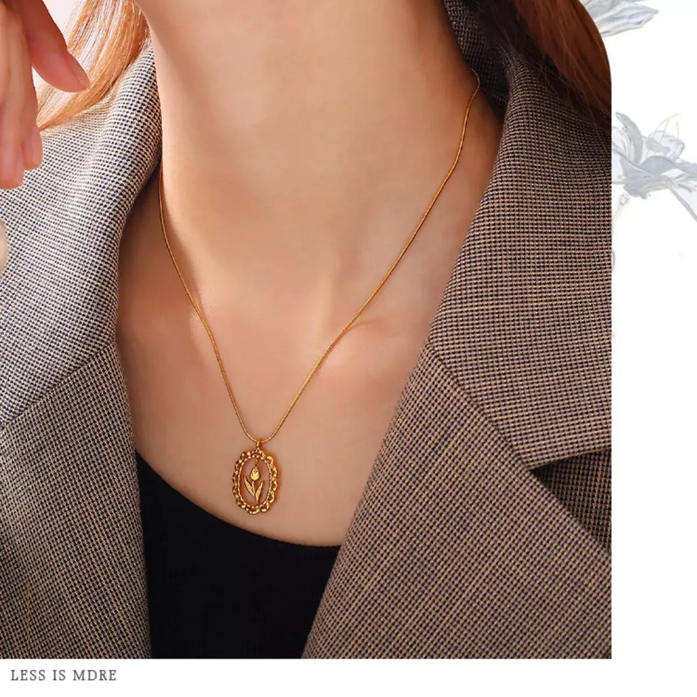 18K Gold-Plated Stainless Steel Flower Pendant Necklace