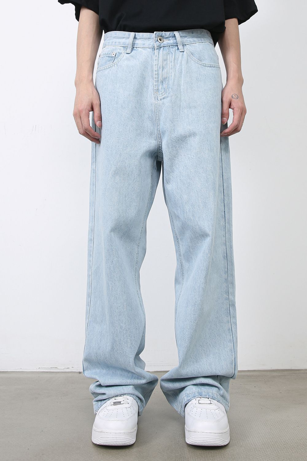 Men's Loose Fit Jeans with Pockets