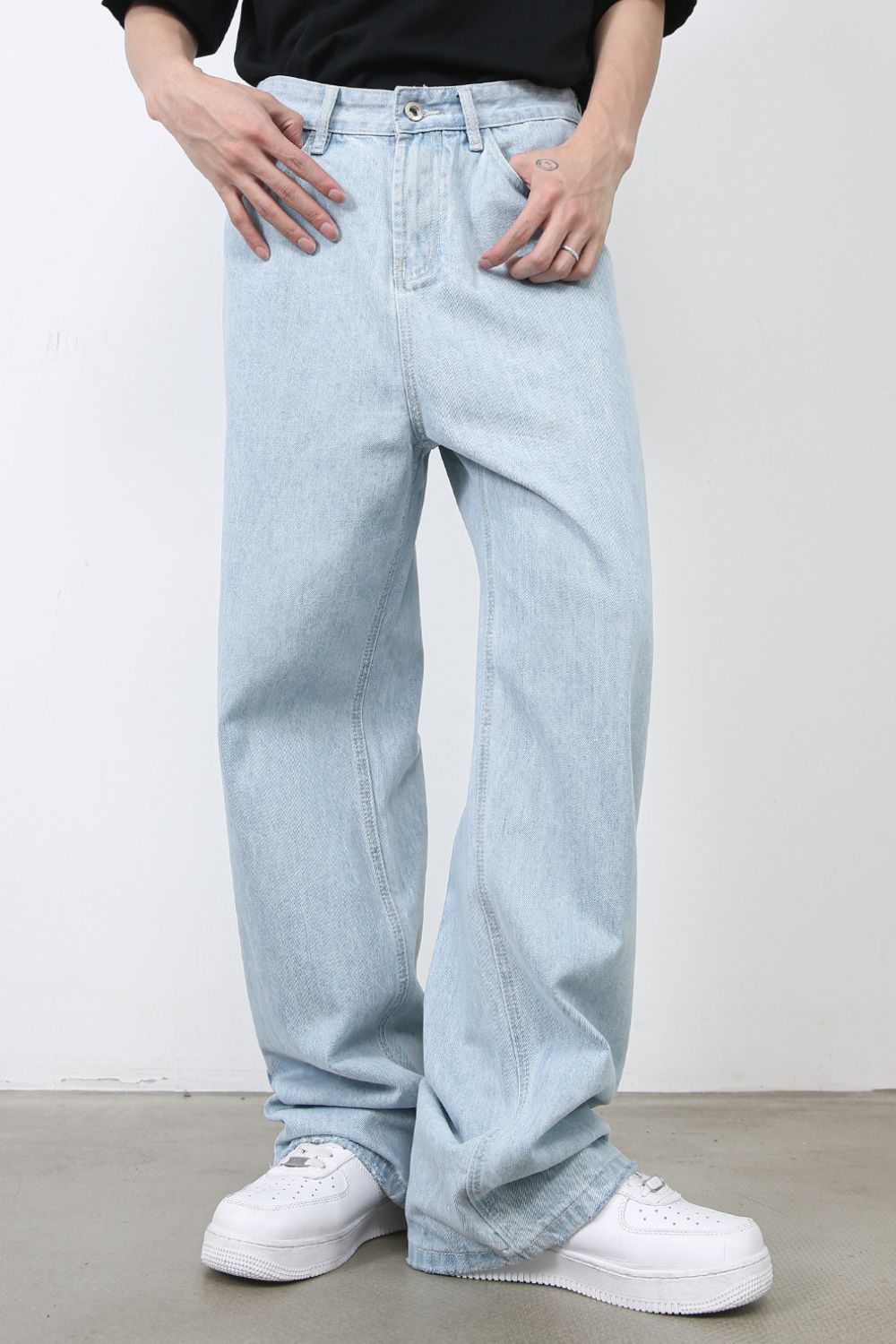 Men's Loose Fit Jeans with Pockets