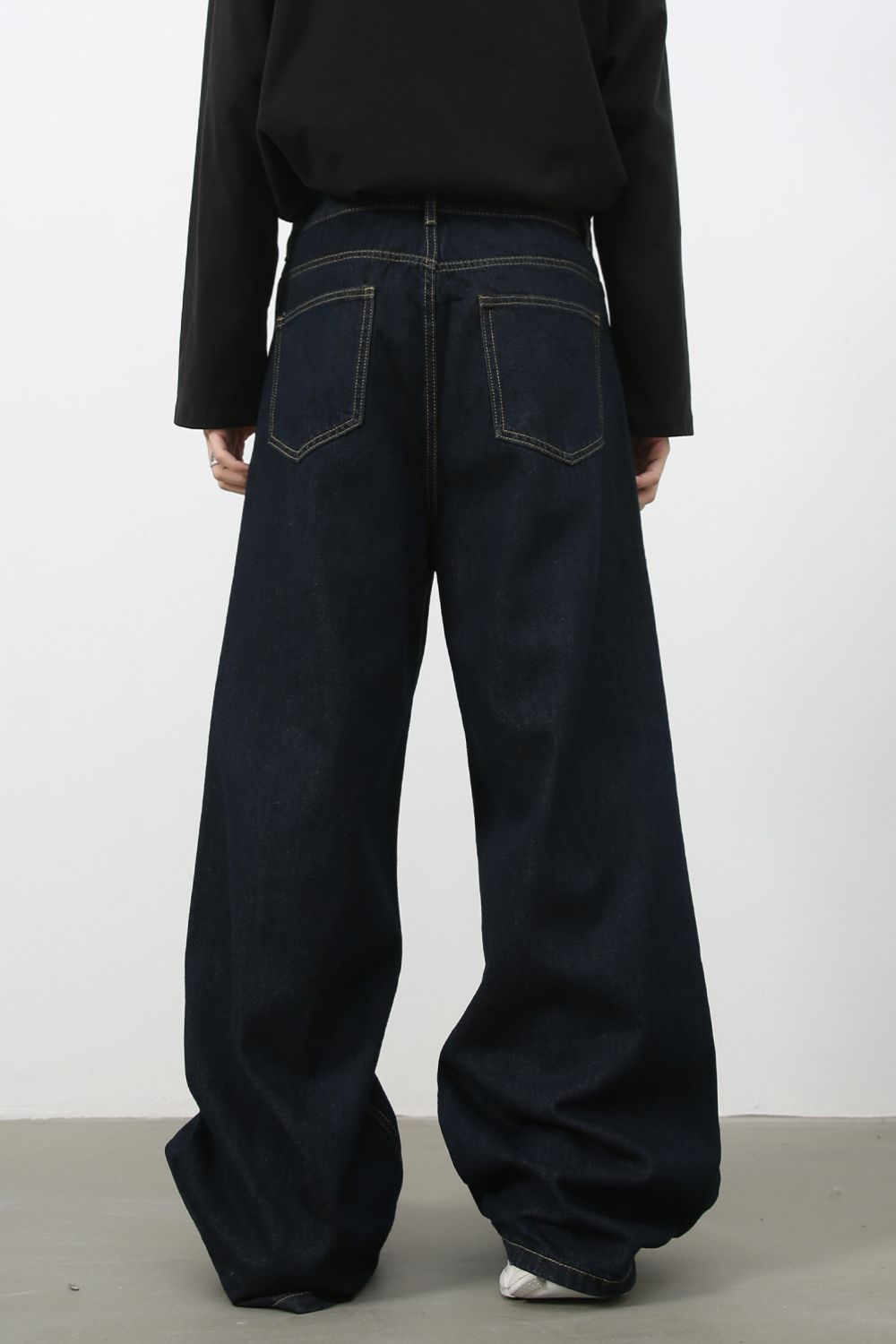 Men's Wide Leg Jeans with Pockets